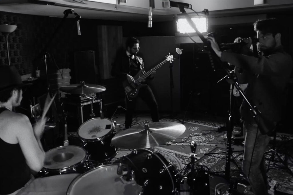 Caballos Negros video clip by chilean rock band Jagüar